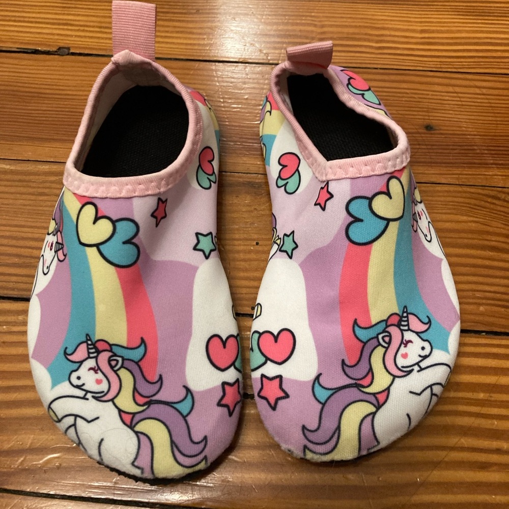 Toddler water shoes girls size 9/10